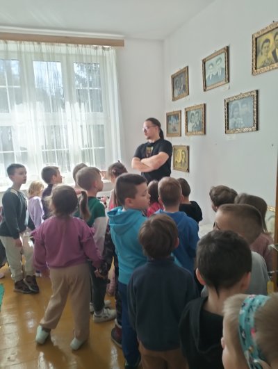 Mali turyści w Majdanie Ostrowskim